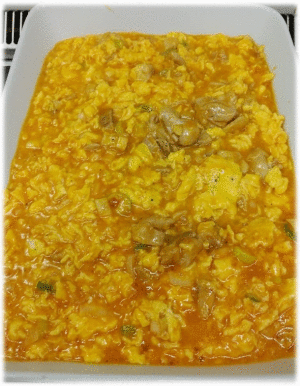 鶏と玉子のチリソース・パスタサラダ・イカとエリンギのバターソテー・鶏のクリーム煮・杏仁豆腐