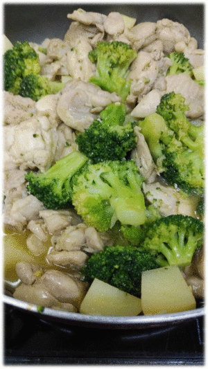 「チキンとブロッコリーのガリバタ」　「鶏モモ肉のみぞれ煮」　「豚バラ肉とホーレン草のオイスター炒め」　「厚焼玉子」　「キュウイフルーツの杏仁豆腐」