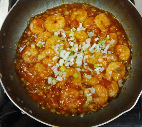 「海老チリ」「イカとエリンギ・バター醤油」「メンチカツ」「ふわ玉キノコ」「イチゴ」「プリン」