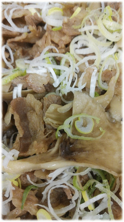  「牛肉と舞茸のしぐれ煮」　「豚とトマトの中華風炒め」　「ふきのとう味噌」　「ナスの焼き浸し」　「ホーレン草のサラダ」　「コーンとインゲンのソテー」　「メロン」　「プリン(ブルーベリーソース)」