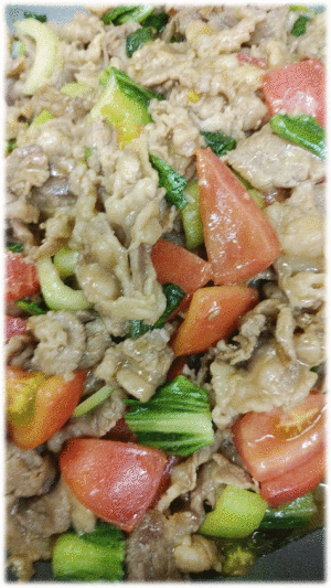 「牛肉・トマトのオイスターソース煮」　「エビときのこのマヨネーズ」　「豚と野菜のキムチ炒め」　「スパゲティサラダ」　「回鍋肉(ホイコーロー)」　「バニラヨーグルト」 「パイナップル」