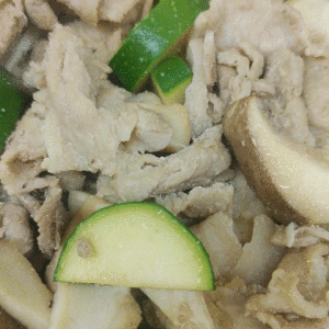 「豚肉とズッキーニのマヨ醤油炒め」「大根の煮物」「鶏ささみとねぎの炒め物」「ほうれん草サラダ」「鶏の治部煮」「いちご🍓」「プリン(チョコ)」