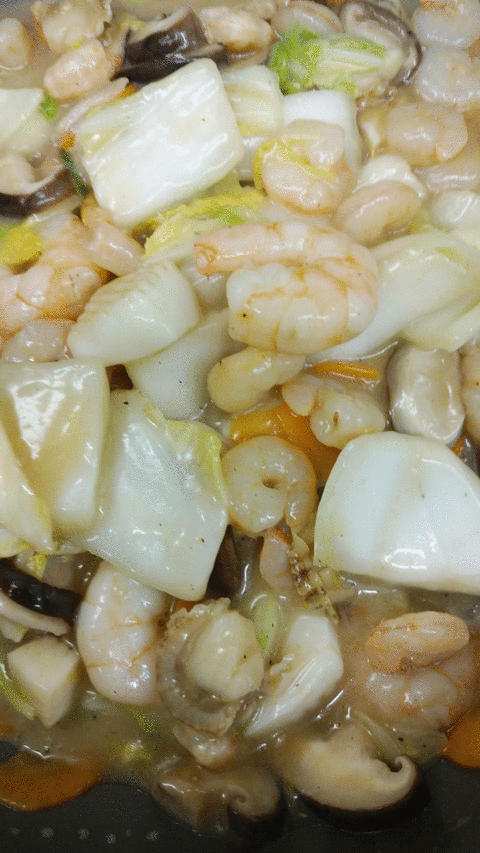 「海鮮中華炒め」「鶏と厚揚げゴマ味噌仕立て」「ニラ玉」「オクラのおひたし」「肉野菜炒め」「カットメロン🍈」「プリン🍮」