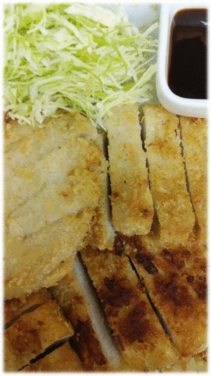 「ロースカツ」　「牛肉トマトのオイスターソース炒め」　「麻婆豆腐」　「ベーコンスクランブルエッグ」　「ウインナーとパプリカの炒め」　「苺🍓」　「ブルーベリーヨーグルト」