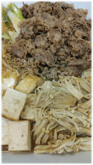 「牛すき焼き」　「ナスとピーマンのカレー炒め」　「鶏ササミの中華炒め」　「豚バラ肉と白菜の春雨煮」　「ハッシュドビーフ」 　「いちご🍓」 　「ヨーグルト」