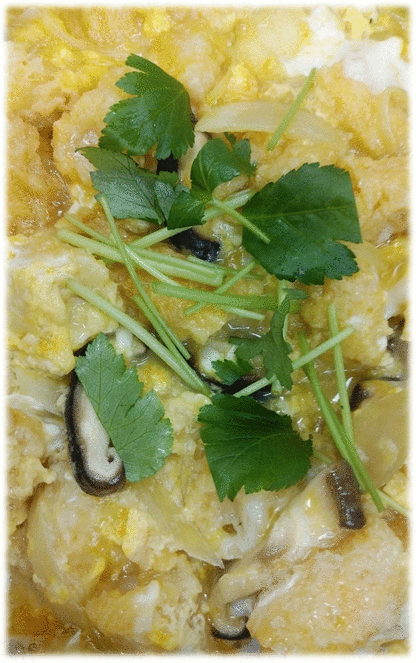 「エビカツ玉子とじ」　「牛肉とトマトのオイスター炒め」　「麻婆豆腐」　「大根とがんも煮」　「肉野菜炒め」　「オクラおひたし」　「キュウイフルーツ」　「マンゴープリン」　