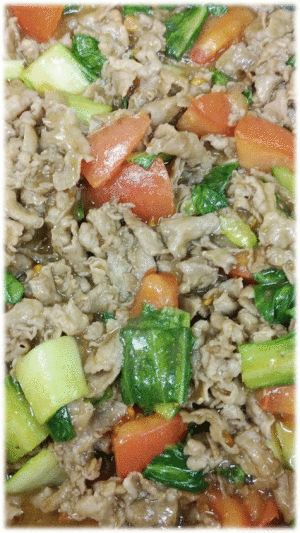 「牛肉とトマトの香味炒め」　「カニ風味コロッケ」　「豚キムチ」　「小松菜の玉子とじ」　「白菜と鱈の酒蒸し」　「チョコババロア🍫」　「カットメロン🍈」