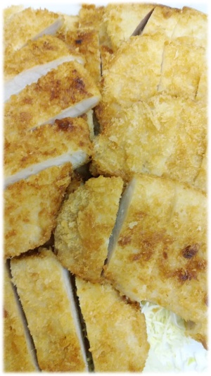 「ロースカツ」　「鶏と厚揚げのみぞれ煮」　「トマトと玉子の中華炒め」　「パスタサラダ」　「筑前煮」　「バニラヨーグルト」　「バナナ🍌」