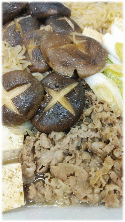 「牛すき焼き」　「鶏ササミとネギの炒めもの」　「ポトフ」　「カニカマの三色あえ」　「温泉玉子」　「ウインナーとMix野菜の炒めもの」　「りんご🍏」　「杏仁豆腐」