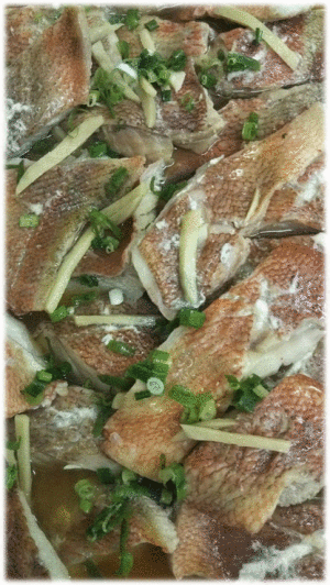 「赤魚の煮つけ」　「ぶり大根」　「回鍋肉(ホイコーロー)」  「ポテトサラダ」　「豚とトマトの中華風炒め」  「ふきのとう味噌」　「杏仁豆腐」　「イチゴ🍓」