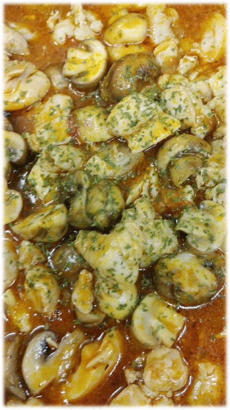 「チキン・トマトのバジルソース」　「牛と野菜のプルコギ」  「キクラゲと玉子の中華炒め」　「里芋煮」  「豚とニラの四川風」　「バナナ🍌」　「杏仁豆腐」