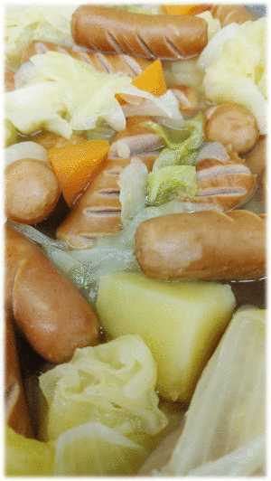 「野菜たっぷりポトフ」　「牛肉と夏野菜のオイスター炒め」　「海老チリ」  「冷やしあんかけ豆腐」　「大根サラダ」「牛カルビ焼き」　「ヨーグルト」  「新潟お祭り屋台の定番お菓子　ポッポ焼き」　「キュウイフルーツ」