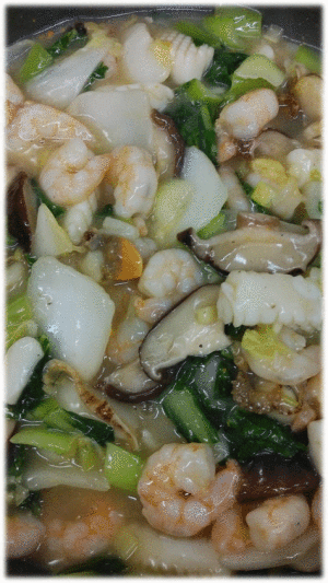 「海鮮旨煮」　「牛肉と野菜のプルコギ」  「麻婆豆腐」　「ベーコンスクランブルエッグ」  「牛肉のオイスター炒め」　「カットメロン🍈」　「プリン🍮」