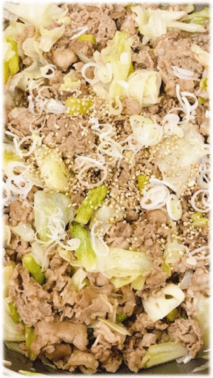 「牛肉とキャベツの香味ダレ」　「白菜のそぼろ煮」  「豚のアンチョビ風」　「デミソース スクランブルエッグ」  「ごぼうサラダ」　「グレープフルーツ」　「コーヒーゼリー」