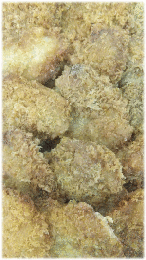 「新潟グルメ・たれカツ」　「野菜ときのこの和え物」  「牛肉とトマトのオイスターソース煮」　「鶏チリソース」  「ウインナー炒め」　「梨」　「フルーチェ(苺🍓・チェリー🍒)」