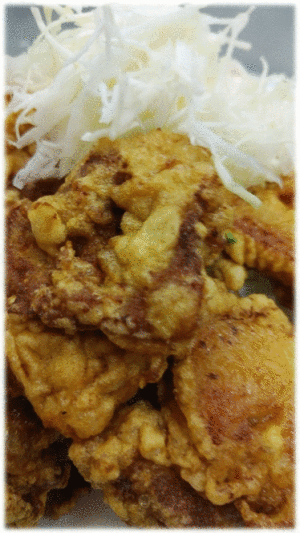 「鶏モモ肉の唐揚げ」「茄子と牛肉の辛味噌炒め」「筑前煮」「ロールキャベツのトマト煮」「栃尾の油揚げ」「ベーコンスクランブル」「新潟お祭り屋台の定番ポッポ焼き」「キュウイフルーツ」「杏仁豆腐」