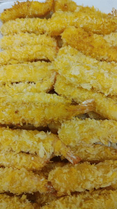 「エビフライ・タルタルソース」 「豚肉ともやしの四川風」「鶏肉クリームシチュー」「牛肉とトマトのオイスター炒め」「里芋ときのこ煮」　「パイン🍍」　　「杏仁豆腐」
