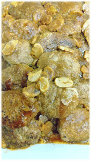 「ハンバーグ🍄マッシュルームソース🍄」　「あったか おでん🍢」  「豚のコチジャン炒め」　「茄子とピーマンの味噌炒め🍆」  「シュークルート」　「ポリポリ漬け大根　」　「プリン🍮」　「パイン🍍」