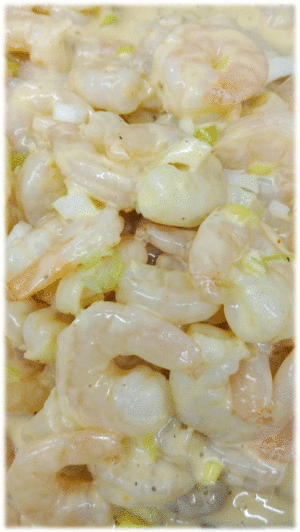 「プリプリ エビマヨ🦐」　「牛肉と野菜のプルコギ」  「ふわ玉トマト🍅」　「パスタサラダ」　「ウインナー炒め」  「レアチーズ」　「りんご🍎」