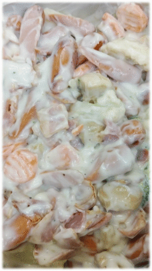 「ウインナークリームソース」「豚ともやしの四川風」「鶏と野菜の田舎煮」「ナス🍆と豚肉 ゴマ風味」「厚焼玉子」「りんご🍎」「レアチーズケーキ🍰」