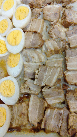 「豚角煮」 　「鮭のクリーム煮」　 「にら玉」  「茄子の揚げ浸し🍆」　「鶏と野菜の田舎煮」  「杏仁豆腐」　「ぶどう🍇」