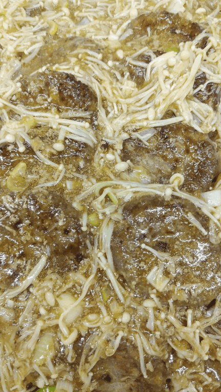 「和風ハンバーグ」 「ぷりぷりエビのエビマヨ」 「牛カルビ焼き」  「ご当地グルメ　イタリアン」「ベーコンスクランブル」「ぶどう🍇」  「パンナコッタ」　　「お祭り屋台の定番お菓子　ポッポ焼き」