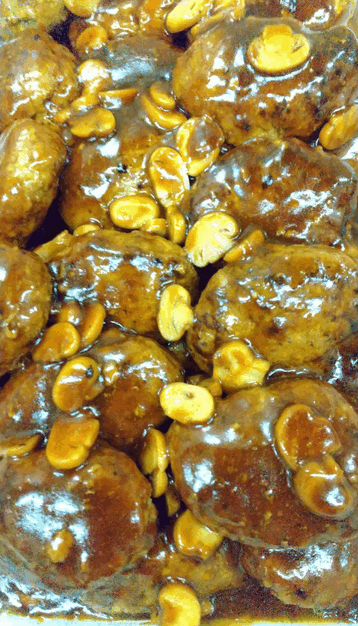 「煮込みハンバーグ」　「チンジャオロース」　「大根と身欠けニシンの煮物」  「海老🦐とイカ🦑のキムチ炒め」　「ベーコンスクランブル」  「ふきのとう味噌」　「杏仁豆腐」　「メロン🍈」