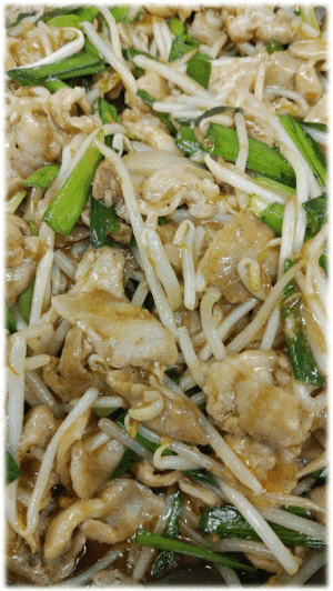 「豚ともやしの四川風🌶」　「海鮮旨煮🦐🦑」　「ふわ玉キノコ🍄」  「玉子とマカロニのサラダ🥗」　「イカと茸の中華風味噌炒め🦑🍄」  「キウイ🥝」　「バナナクレープ🍌」