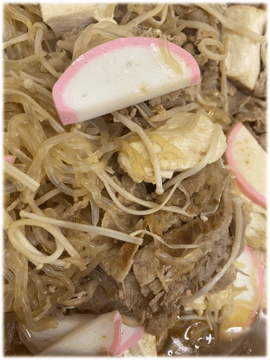 「牛すき煮🐂」　「帆立の中華あんかけ」  「豚肉のトマト煮🍅」　「海老と玉子のチリソース🦐」  「味玉ポテトサラダ🥗」　「ベリーヨーグルト」　「苺🍓」