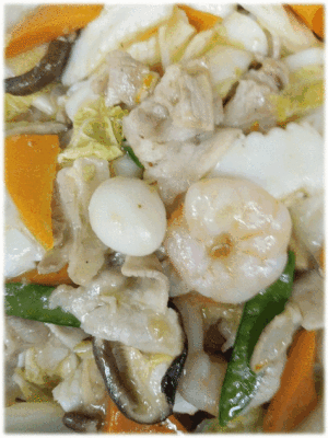 「八宝菜🦐🦑🥬」　「豚の中華風味噌炒め」　「牛肉と里芋の煮もの」　「肉ジャガ🥔」　「シュウマイの煮物」　「新潟お祭り屋台🏮の定番お菓子 ポッポ焼き」　「ブドウ🍇」　「ふる里の味 笹団子🍃」　「杏仁豆腐」