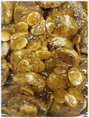 「ハンバーグ キノコソース🍄」　「ミロトン」　「豚ニラ炒め」　「帆立のクリーム煮」　「大根サラダ🥗」　「杏仁豆腐」　「新潟お祭り屋台の定番お菓子 ポッポ焼き」　「ぶどう🍇」