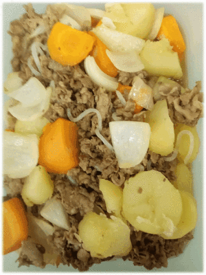 「肉じゃが🥔」　「シュークルート」　「豚と大根の煮物」　「ニラ豚」　「牛の柳川風🐂」　「枝豆ごはん🍚」　「杏仁豆腐」　「ブドウ(巨峰)🍇」