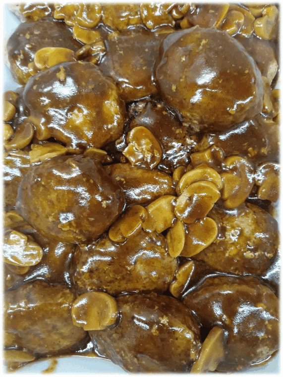 「ハンバーグ マッシュルームソース🍄」　「豚の味噌炒め」　「牛肉の生姜煮🐂」  「海老のガーリック風味🦐」　「肉野菜炒め🍖🥬」　「マンゴーゼリー🥭」　「みかん🍊」