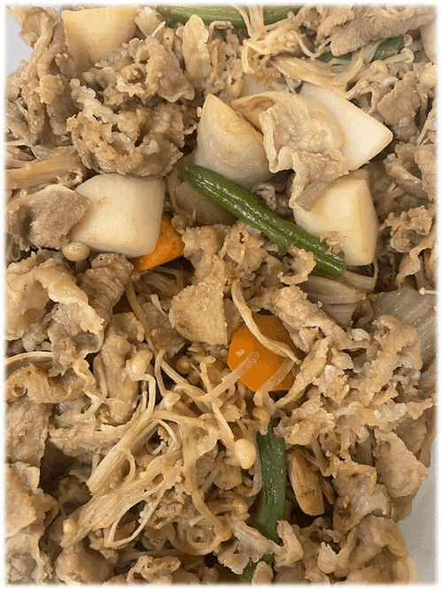 「牛肉と根菜の煮物🐂」　「豚肉と茄子の味噌炒め🍆」　「栃尾油揚げのそぼろ煮」　「ソーセージデミグラスソース」　「ポテトサラダ🥗」　「杏仁豆腐🥛」　「バナナ🍌」