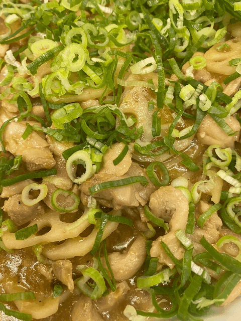 「若鶏と蓮根の和風おろしソース」「豚肉と厚揚げの煮物🐖」  「牛肉のオイスターソース炒め🐂」「ソーセージの中華風」  「麻婆豆腐」　「マンゴーセリー🥭」　「バナナ🍌」