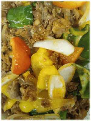 「牛のコチュジャン炒め🐂」　「魚介のバター焼き🦐🦑」　「茄子と豚の甘味噌炒め🍆」　「ルーローハン🍖」　「豚と厚揚げの煮物」　「マンゴーゼリー🥭」　「梨(幸水)🍐」