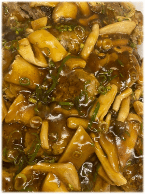 「手作りハンバーグ 茸の中華ソース🍄」　「豚肉のクリームシチュー🍲」　「牛肉と玉こんにゃくの煮物🐂」　「帆立と野菜の塩炒め🐚🥬」　「味玉ポテトサラダ🥗」　「マンゴーゼリー🥭」　「オレンジ🍊」