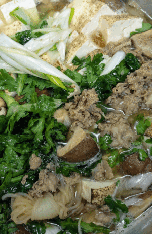 「すき焼き🐂」 「具材たっぷり八宝菜🦐🦑🥬」 「筑前煮」  「玉子焼き🥚」　「ご飯が進む！豚肉のスタミナ炒め🐖」　  「ぶどう🍇」 「フルーチェ🍑」 「ふる里の味 笹団子🍃」