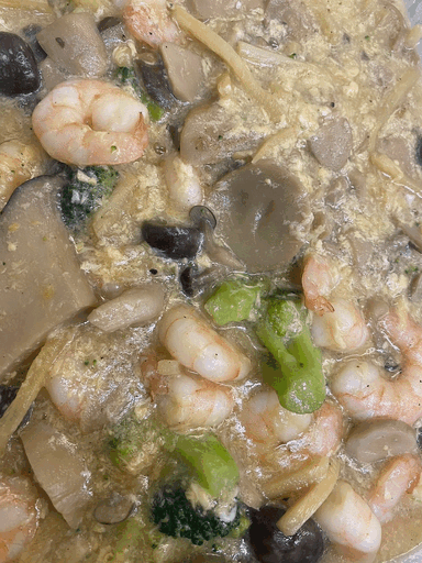 「海老と茸のあんかけ🦐🍄」　「牛肉と厚揚げの煮物🐂」  「豚キムチ🐖」　「肉団子🍖」　「かぼちゃサラダ🎃」  「ベリーヨーグルト🍓🍇」　「バナナ🍌」