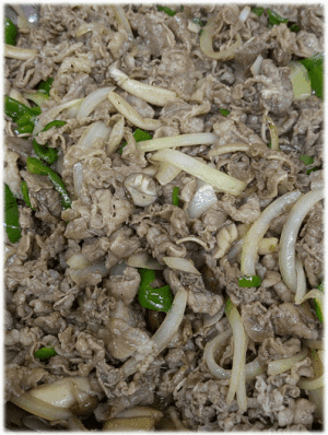 「牛肉のプルコギ🐂」「コロッケ(カレー・ミート)🍛」「麻婆豆腐」「玉子サラダ🥚🥗」「ソーセージのボロネーゼ」「パイナップル🍍」「桜🌸杏仁豆腐」