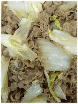「牛と白菜のすき煮🐂」　「豚のコチュジャン炒め🐖」　「海老と茄子の旨辛ネギだれ🦐」　「イカのオイスター炒め🦑」　「ボリューム満点！ 栃尾の油揚げと根菜の煮物」　「ぶどう🍇」　「草(よもぎ)大福餅🍃」　「桜🌸杏仁豆腐🥛」