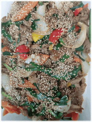 「牛のコチュジャン炒め🐂」　「肉団子の甘酢炒め🍖」　「豚バラ大根🐖」 「イカと根菜の煮物🦑」　「茄子のガーリック風味🍆」　「旬の味 苺🍓」　「桜🌸杏仁豆腐🥛」