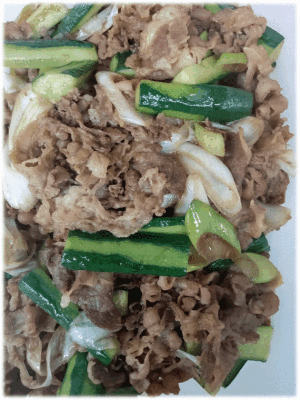 「牛肉とキュウリのオイスターソース炒め🐂」　「大根サラダ🥗」　「海老のチリマヨソース🦐」　「豚の甘味噌炒め🍖」　「春の香り ふきのとう味噌」　「フキと厚揚げの煮物」　「ブルーベリーヨーグルト🍒🥛」 「パイナップル🍍」