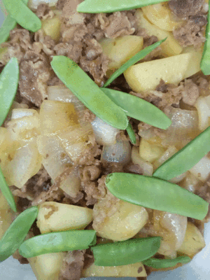 「韓国風肉じゃが🍖🥔」　「海老のガーリック風味🦐」　「ポークジンジャー🐖」　「イカと根菜の煮物🦑🥬」　「ピーマン肉味噌🍖」　「杏仁豆腐🥛」　「バナナ🍌」