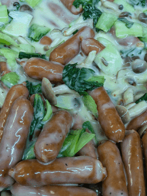 「ウインナーホワイトソース🍖」　「海鮮旨煮🦐🐟」  「麻婆豆腐🍲」　　「ツナ＆マカロニサラダ🥗」　「筑前煮」  「パイナップル🍍」「春の香り ふきのとう味噌」「杏仁豆腐🥛」