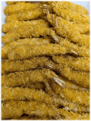 「エビフライ🍤タルタルソース」　「牛肉とトマトのオイスターソース炒め🐂🍅」　「ご当地グルメ イタリアン焼きそば」　「ウインナーソテー」　「ツナ＆マカロニサラダ🥗」　「バナナ🍌」　「杏仁豆腐🥛」