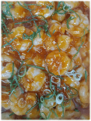 「ぷりぷり 海老チリ🦐」　「牛と茄子のトロトロ炒め🐂🍆」　「回鍋肉(ホイコーロー)🍖」　「鶏とジャガイモの煮物🍗🥔」　「煮玉子🥚」　「ヨーグルト🥛」　「新潟ブランド苺 越後姫🍓」