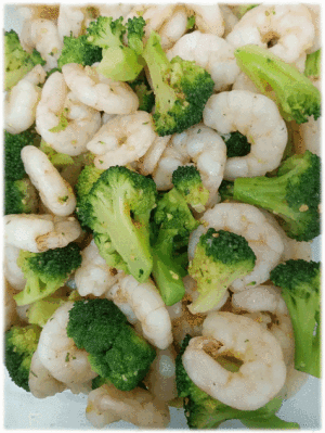 「ガーリックシュリンプ🦐」　「肉じゃが🍖🥔」　「豚の四川風🌶」　「竹の子と厚揚げの煮物」　「法蓮草のゴマ和え🍃」　「春の香り ふきのとう味噌」　「新潟ブランド苺 越後姫🍓」　「新潟お祭り屋台🏮の定番お菓子 ポッポ焼き」　「ヨーグルト🥛」