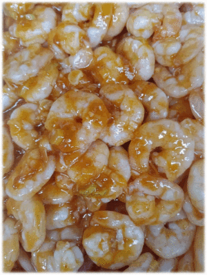 「ぷりぷり 海老チリ🦐」　「豚と茄子のガーリック風味🐖🍆」　「青椒肉絲(チンジャオロースー)🍖」　「シュークルート」　「かぼちゃの煮物」　「ヨーグルト🥛」　「パイン🍍」