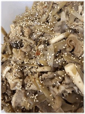 「牛肉とごぼうの甘辛炒め🐂」　「豚肉と車麩の煮物🥓」　「海老と白菜のクリーム煮🦐🥬🍲」　「あったか おでん🍢」　「ふわ玉きのこ🍳🍄」　「みかんゼリー🍊」　「パイナップル🍍」